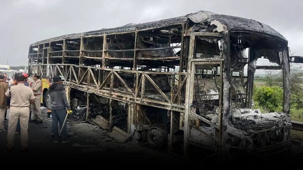 కర్నూలు బస్సు ప్రమాద ఘటనలో మంటల్లో కాలి బూడిదైన బస్సు దృశ్యం