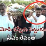 సీఎం రేవంత్ రెడ్డి అందెశ్రీ పార్థివదేహానికి పుష్పాంజలి ఘటిస్తున్న దృశ్యం