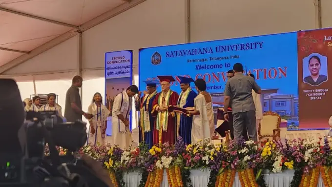 శాతవాహన విశ్వవిద్యాలయంలో రెండో స్నాతకోత్సవం ఘనంగా నిర్వహణ