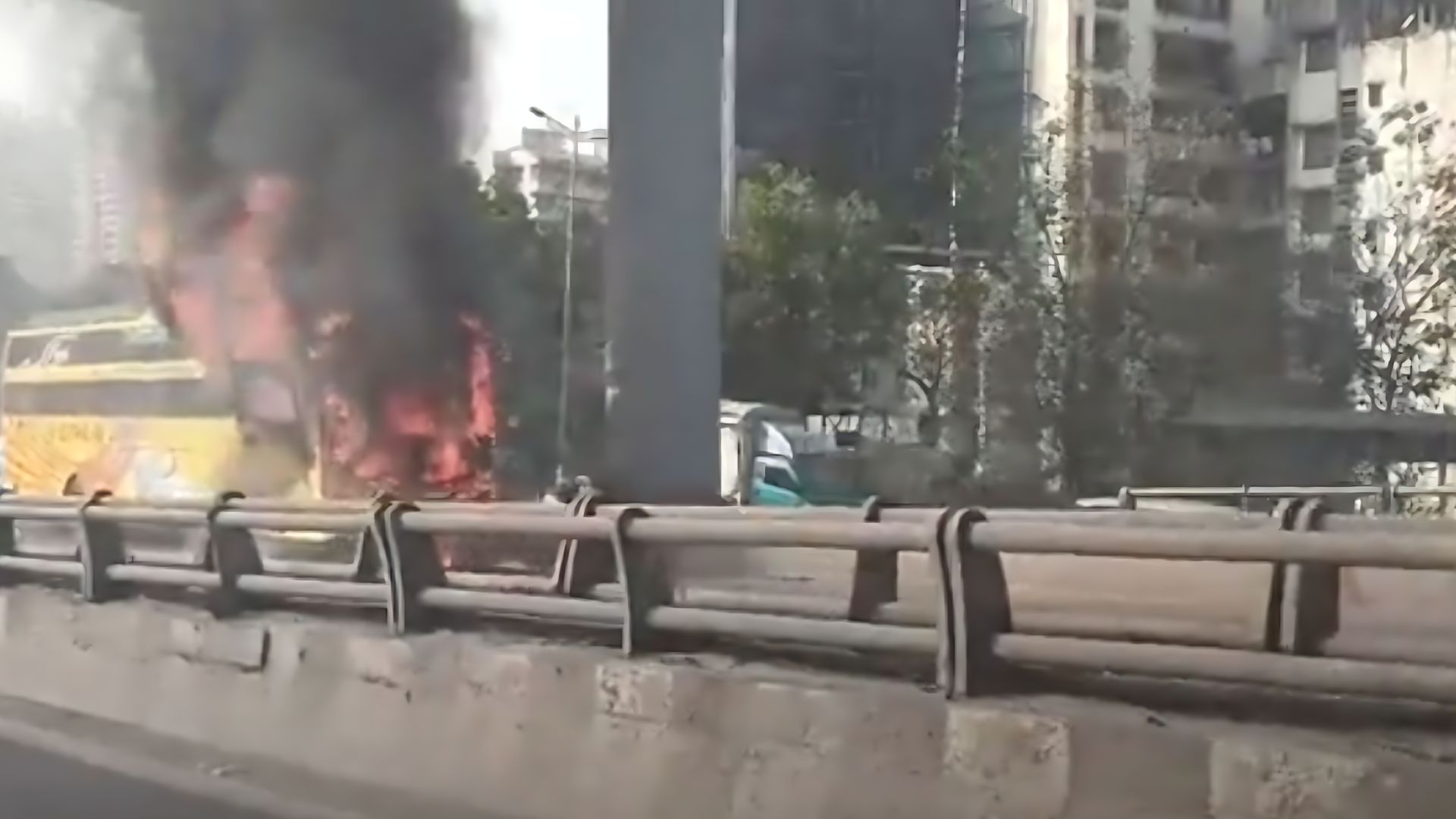 private travels bus fire on malad express highway mumbai