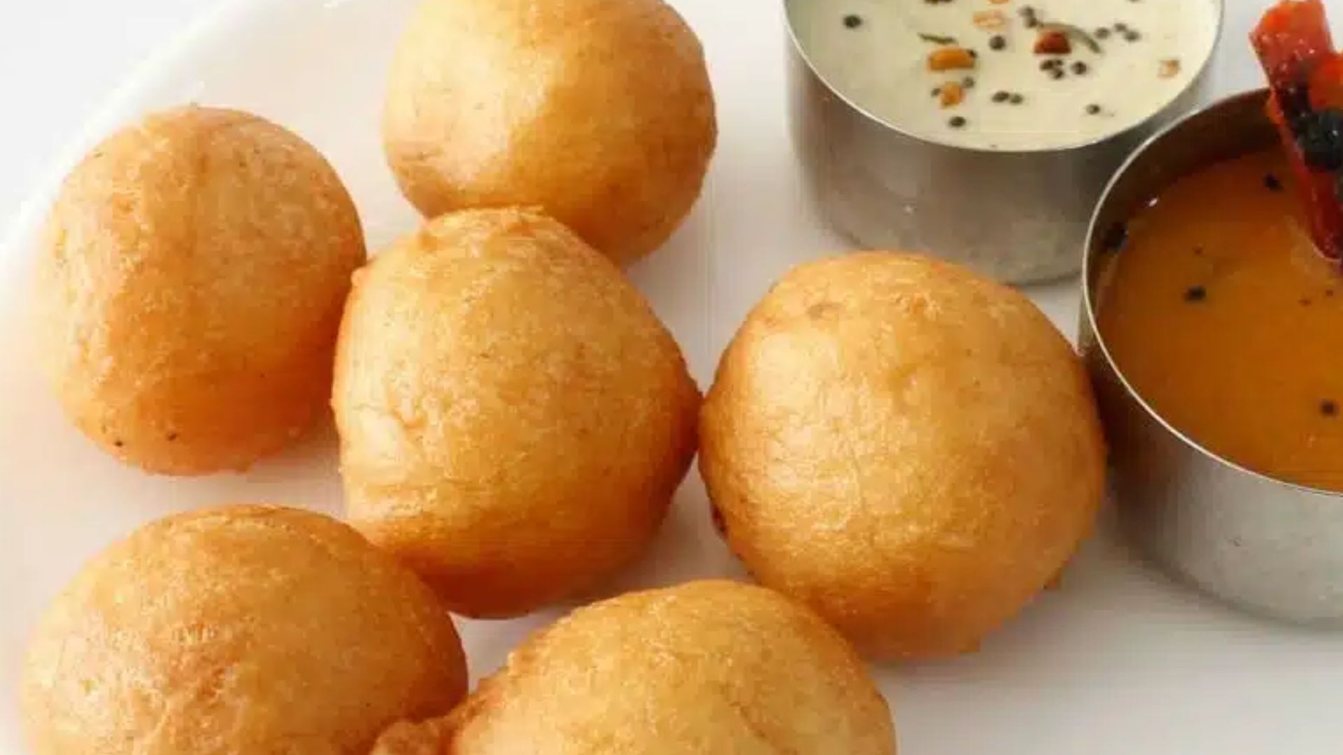 Bonda stuck in throat Hyderabad tiffin center