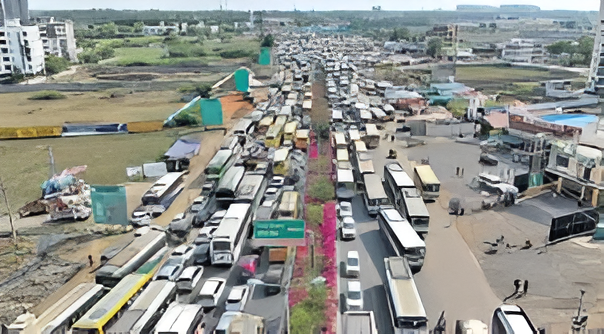 Vehicle queues at Kaza Toll Plaza due to Fastag server problem