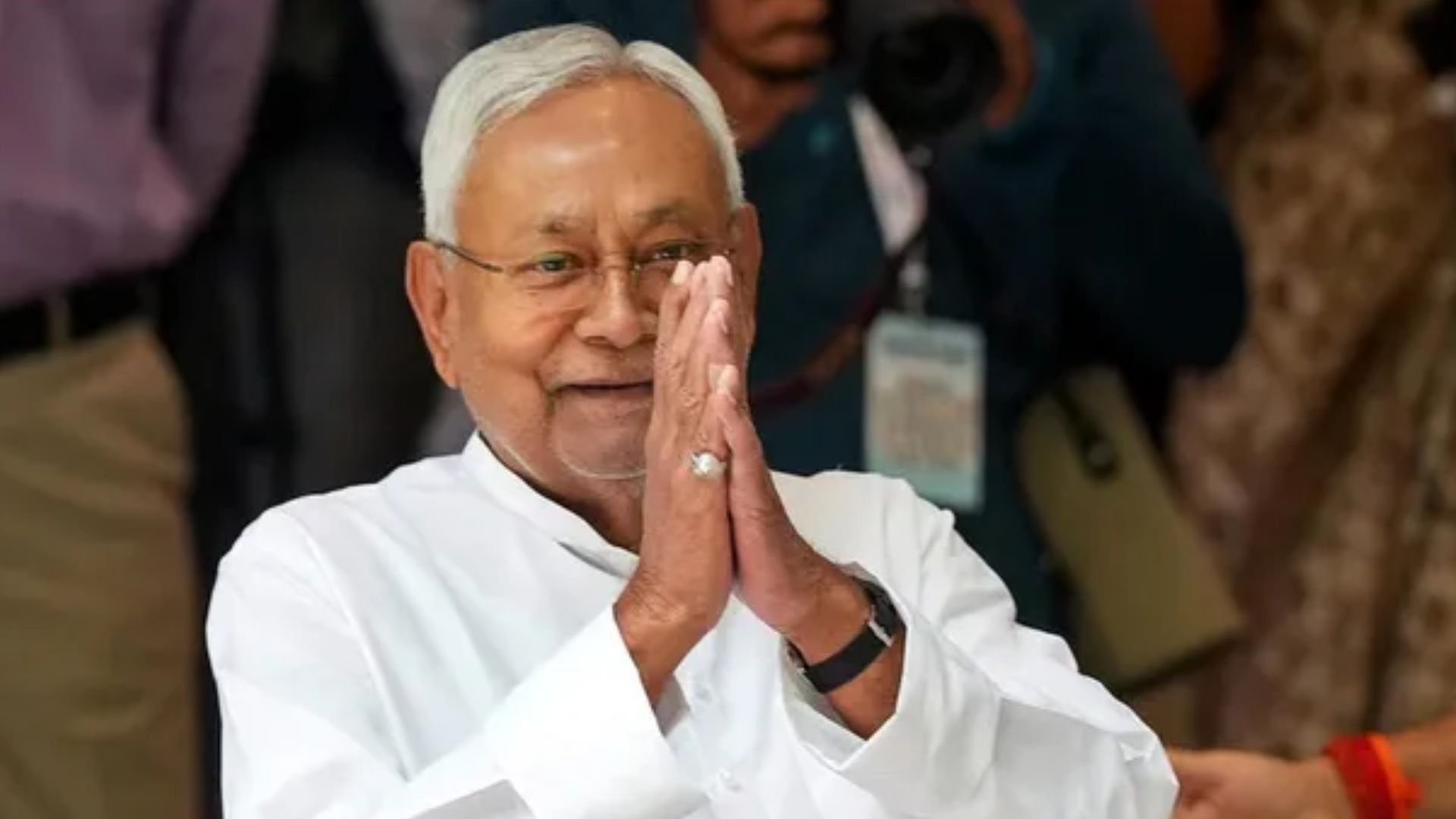 nitish kumar announcing rs 10,000 benefit for women in bihar
