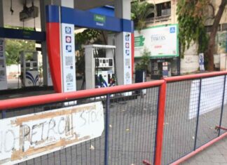 people at petrol bunks in hyderabad amid rumors of fuel shortage with police warning