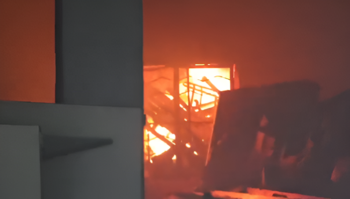Fire at Mahindra service center in Amberpet Hyderabad with thick smoke and emergency response