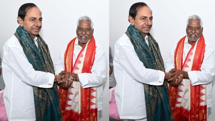 T Jeevan Reddy meeting KCR at Erravelli residence with BRS leaders present