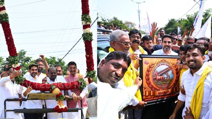 nara lokesh bike rally sindhanur karnataka crowd waving flags