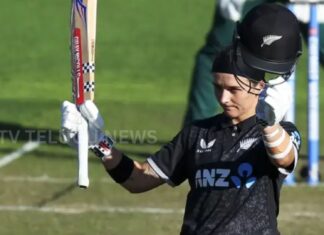amelia kerr celebrates after leading new zealand women to a record 347-run chase against south africa in women's odi cricket