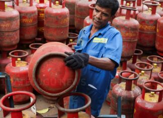 LPG Gas Cylinder | ఎల్పీజీ బుకింగ్లో భారీ మార్పులు.. వినియోగదారులకు మరో ఊరట lpg gas cylinders and online booking concept showing smooth domestic gas supply in india