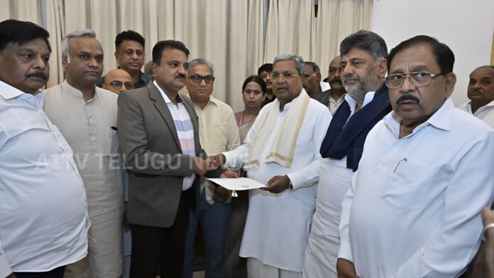 Karnataka Chief Minister Siddaramaiah announcing resignation amid political developments in Bengaluru