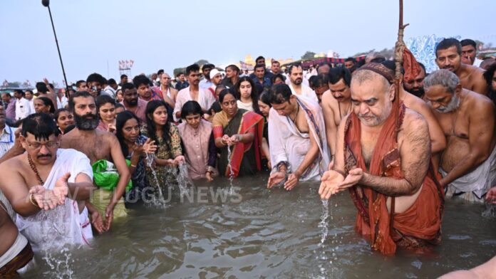 Minister Sridhar Babu taking Pushkara snanam in Godavari River during Saraswati Anthya Pushkaralu at Kaleshwaram