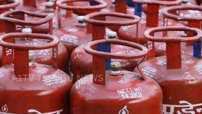 pm ujjwala yojana lpg subsidy reduced to four cylinders per year