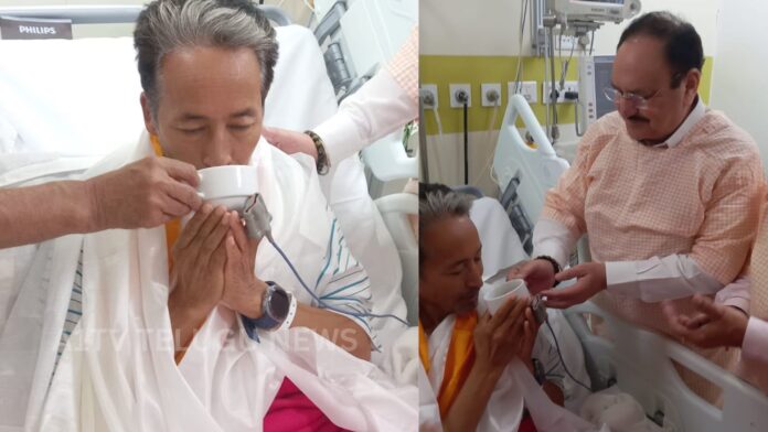 Sonam Wangchuk with Union ministers at Medanta Hospital in Gurugram