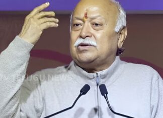RSS chief Mohan Bhagwat addressing a public gathering