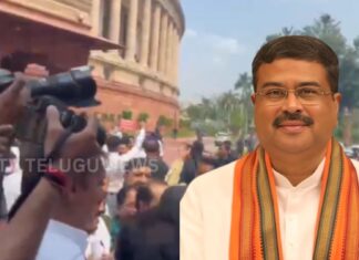 BJP MPs welcoming Dharmendra Pradhan at Parliament