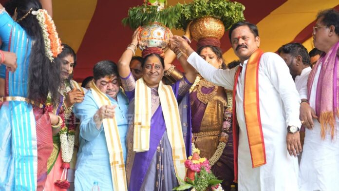 Telangana ministers offering golden Bonam at Golconda Jagadambika Mahankali Temple during Bonalu festival